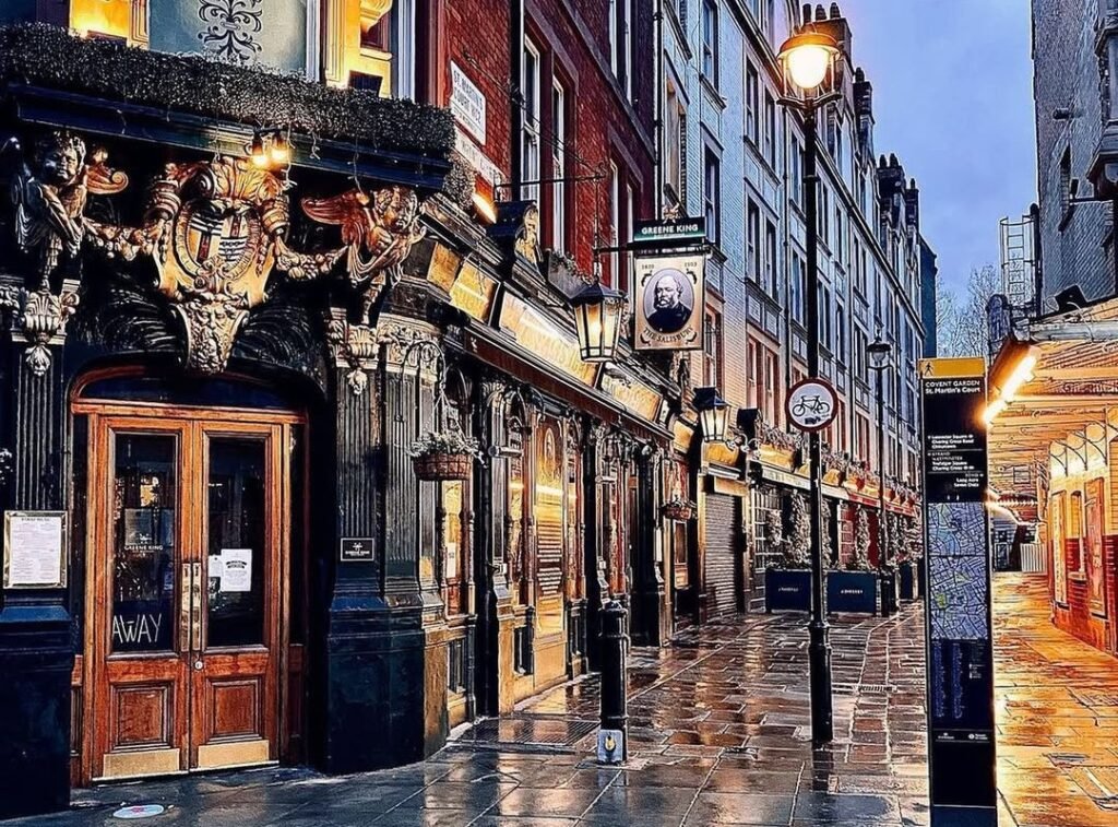 Peveril of the Peak Manchester: Grade II Victorian Pub Guide Peveril of the Peak